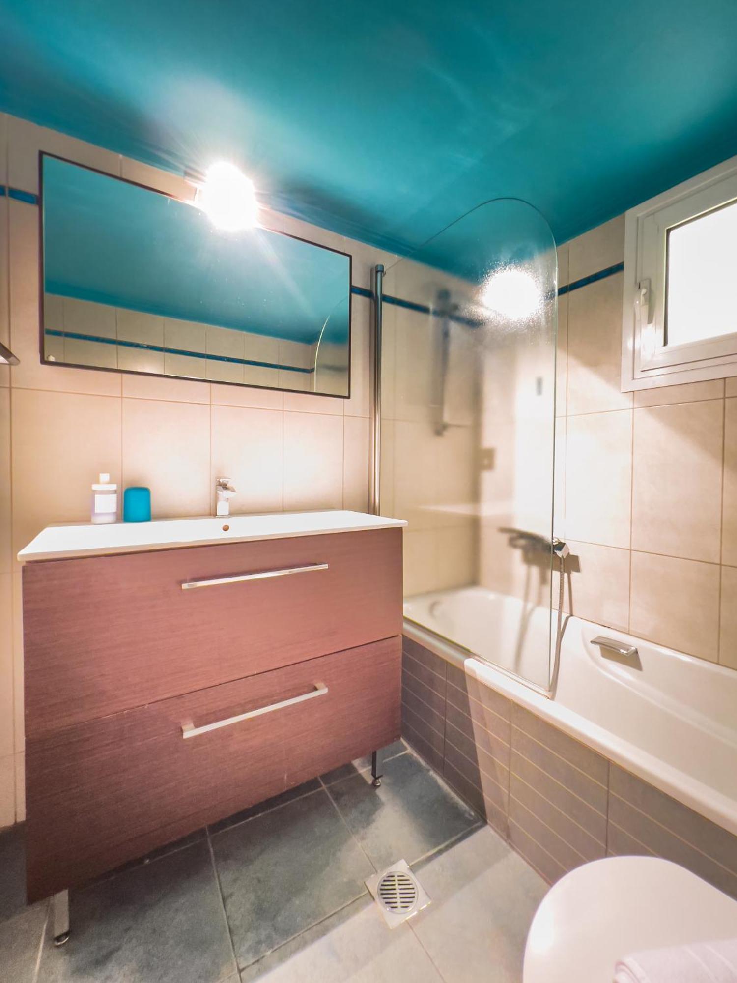 Homevision - Red - Prime Location * Thessaloniki
