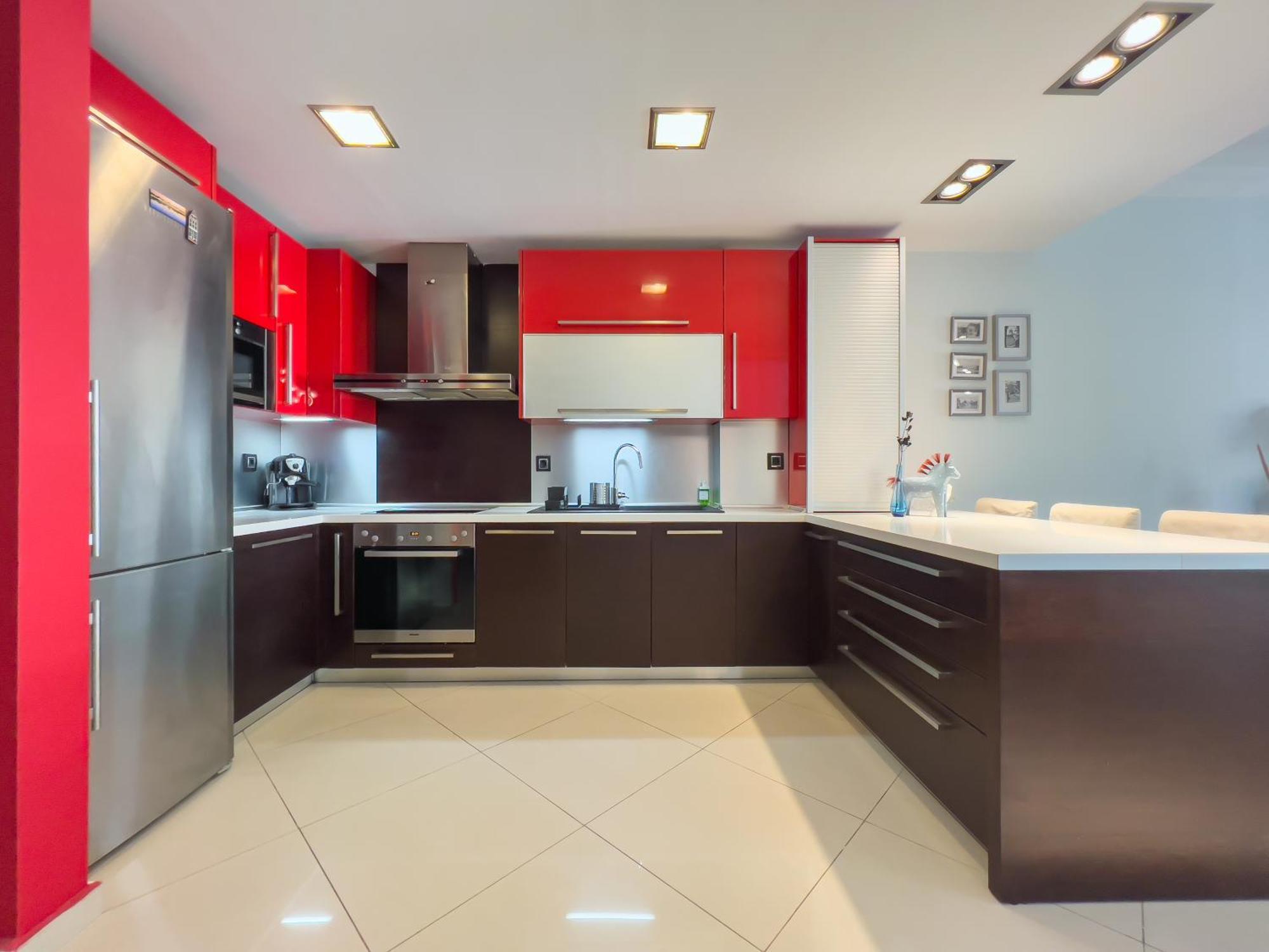 Homevision - Red - Prime Location Apartment