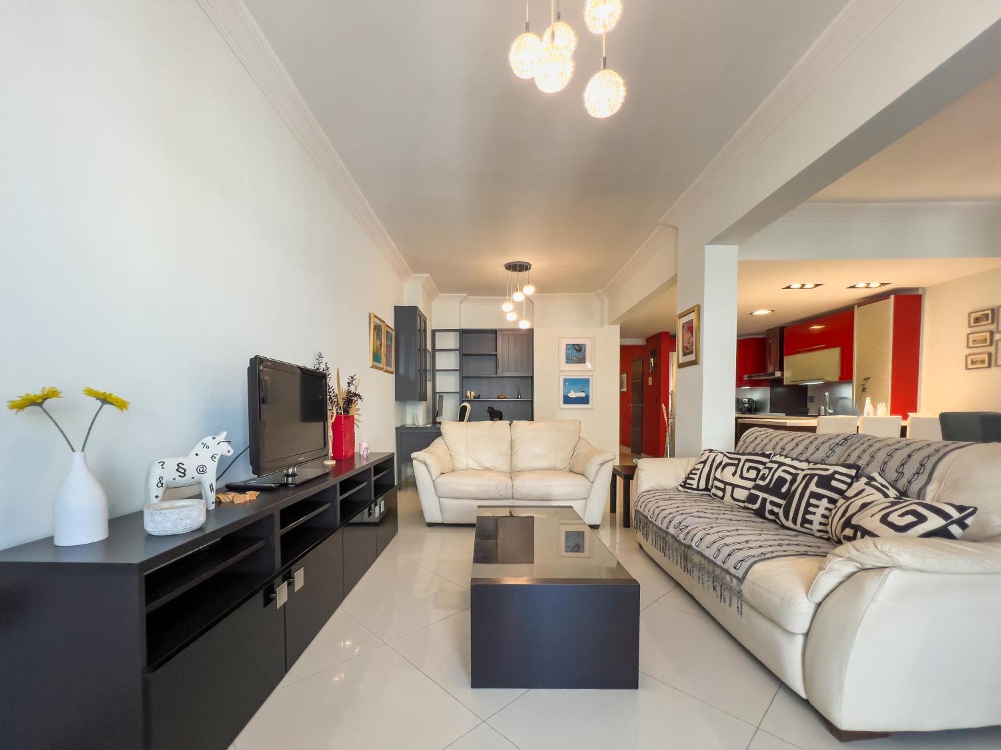 Homevision - Red - Prime Location Apartment