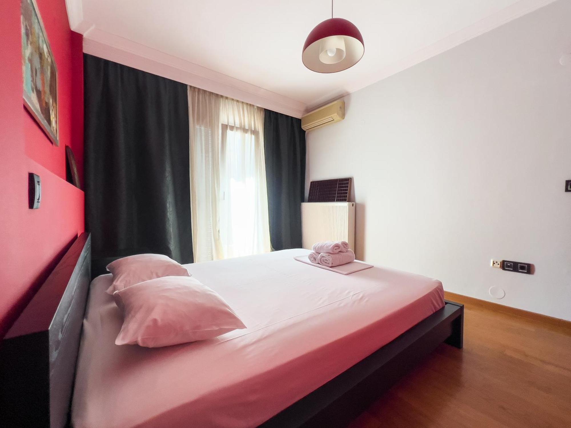 Apartment Homevision - Red - Prime Location