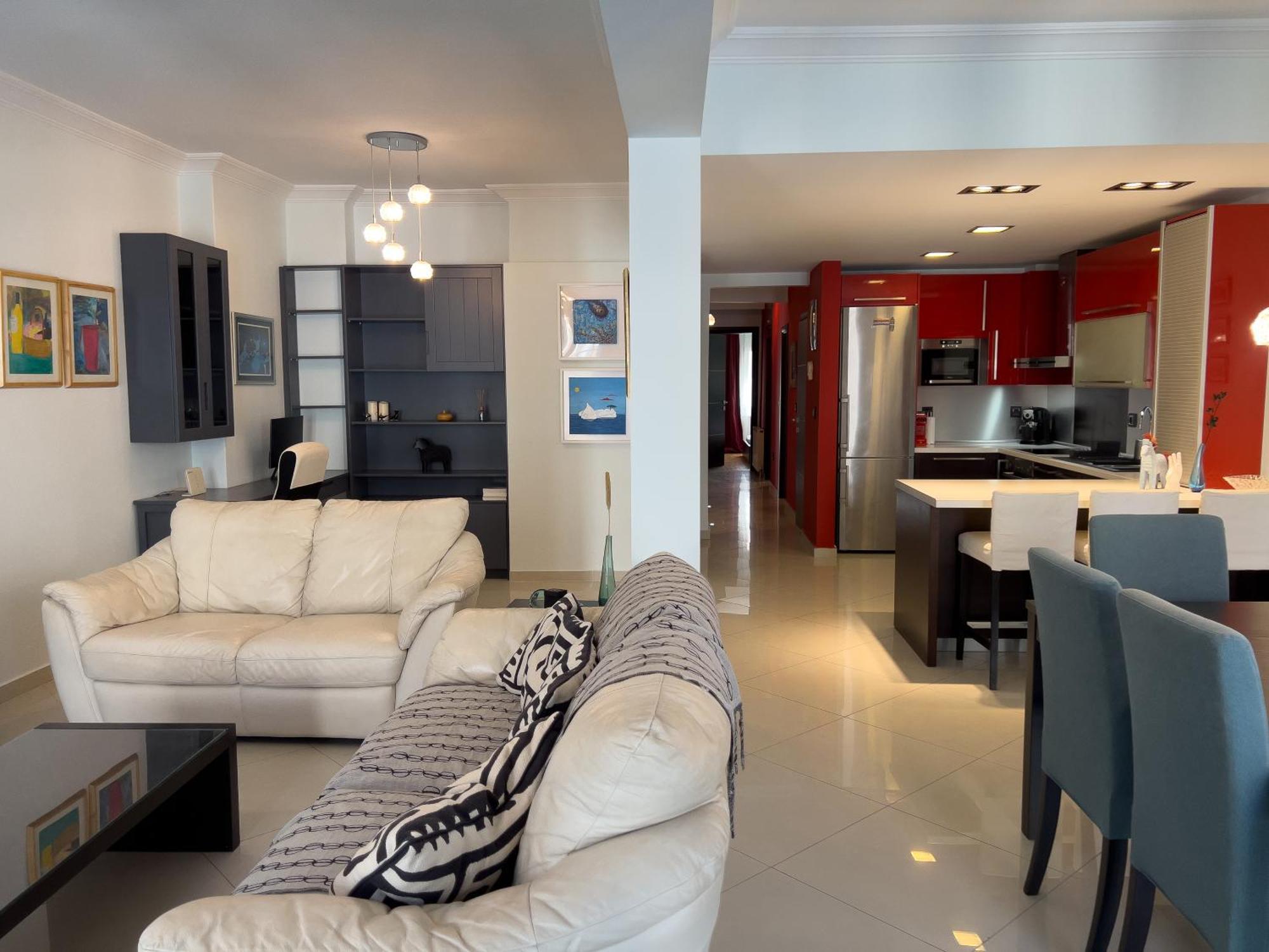Homevision - Red - Prime Location Apartment