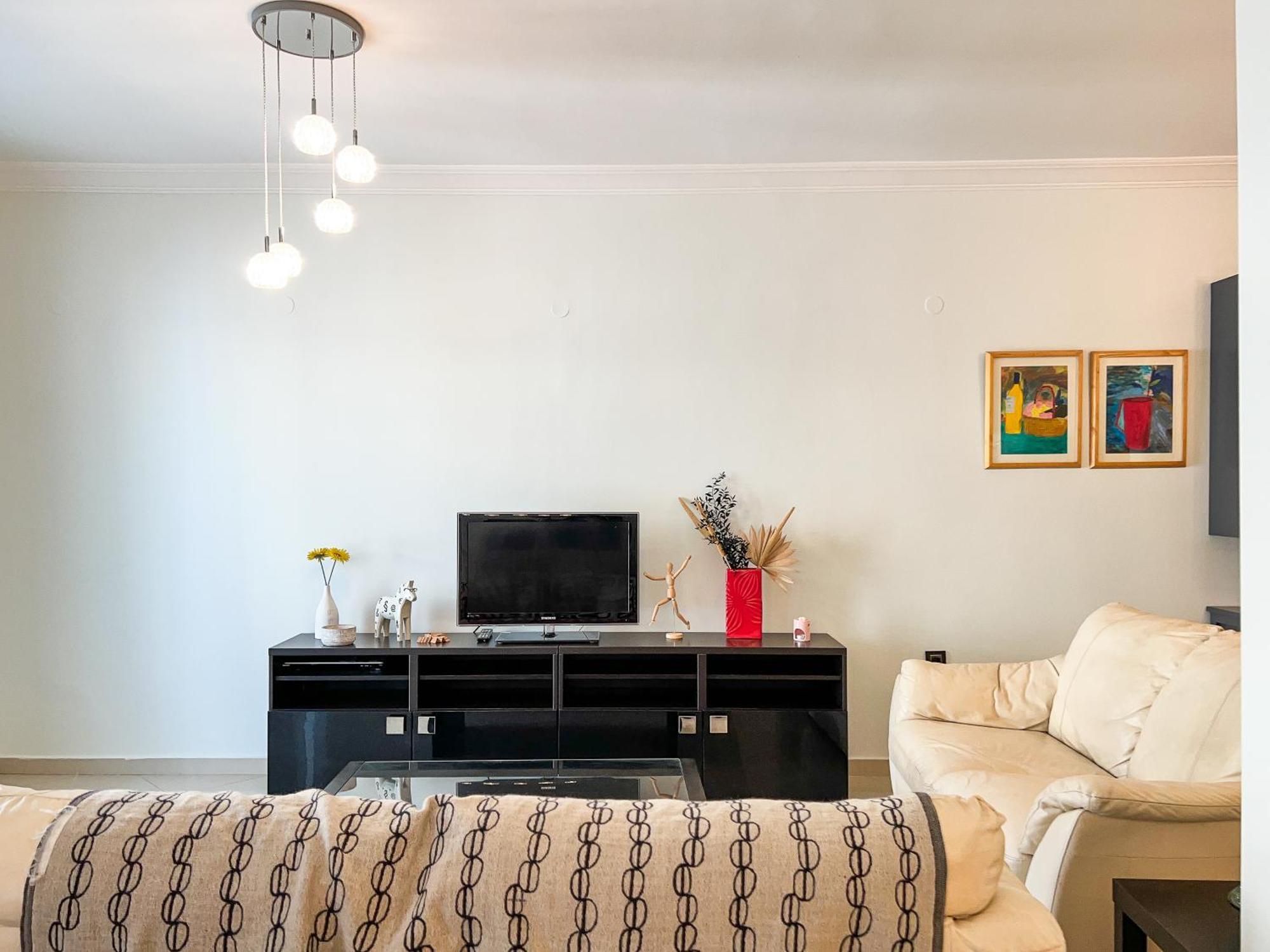 Homevision - Red - Prime Location Apartment Thessaloniki