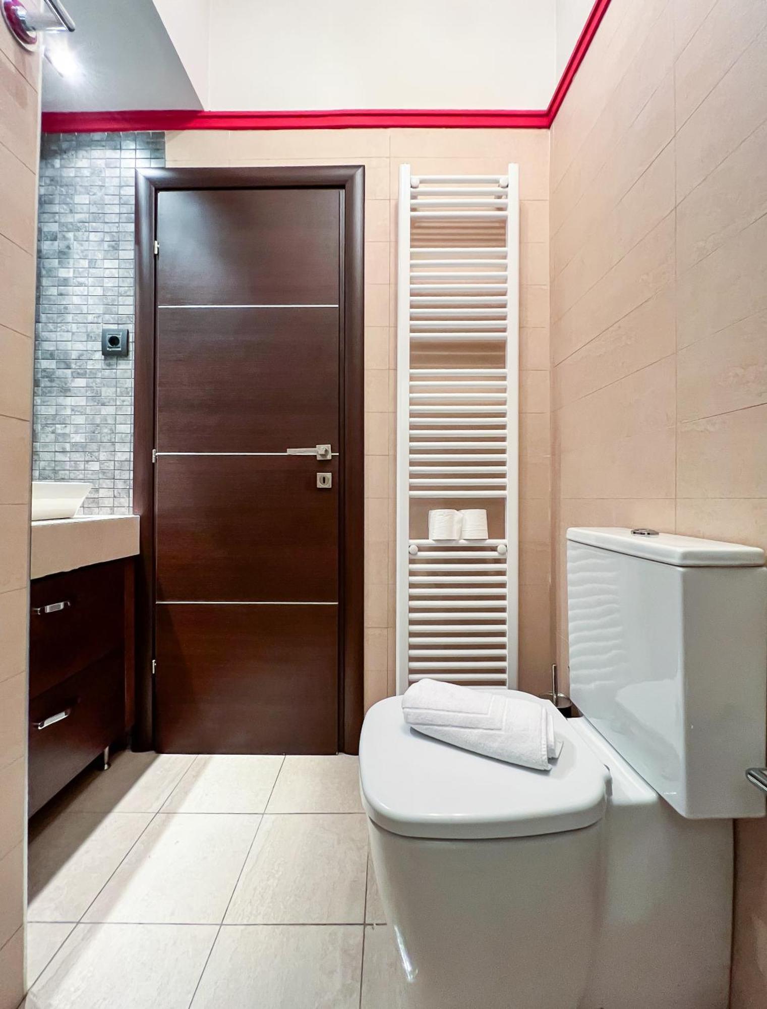 Apartment Homevision - Red - Prime Location