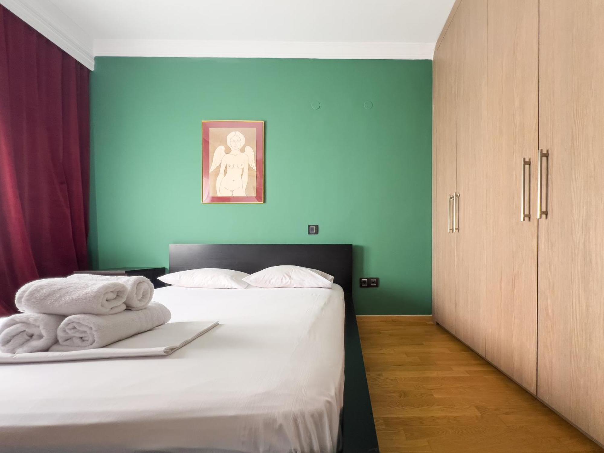 Apartment Homevision - Red - Prime Location