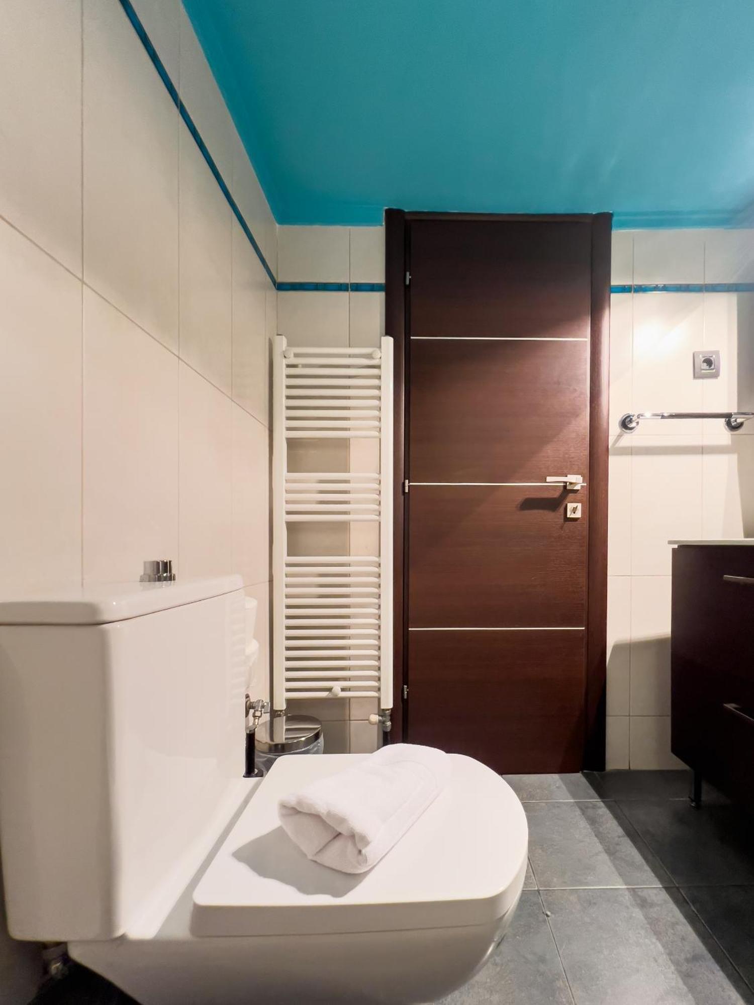 Homevision - Red - Prime Location Apartment Thessaloniki