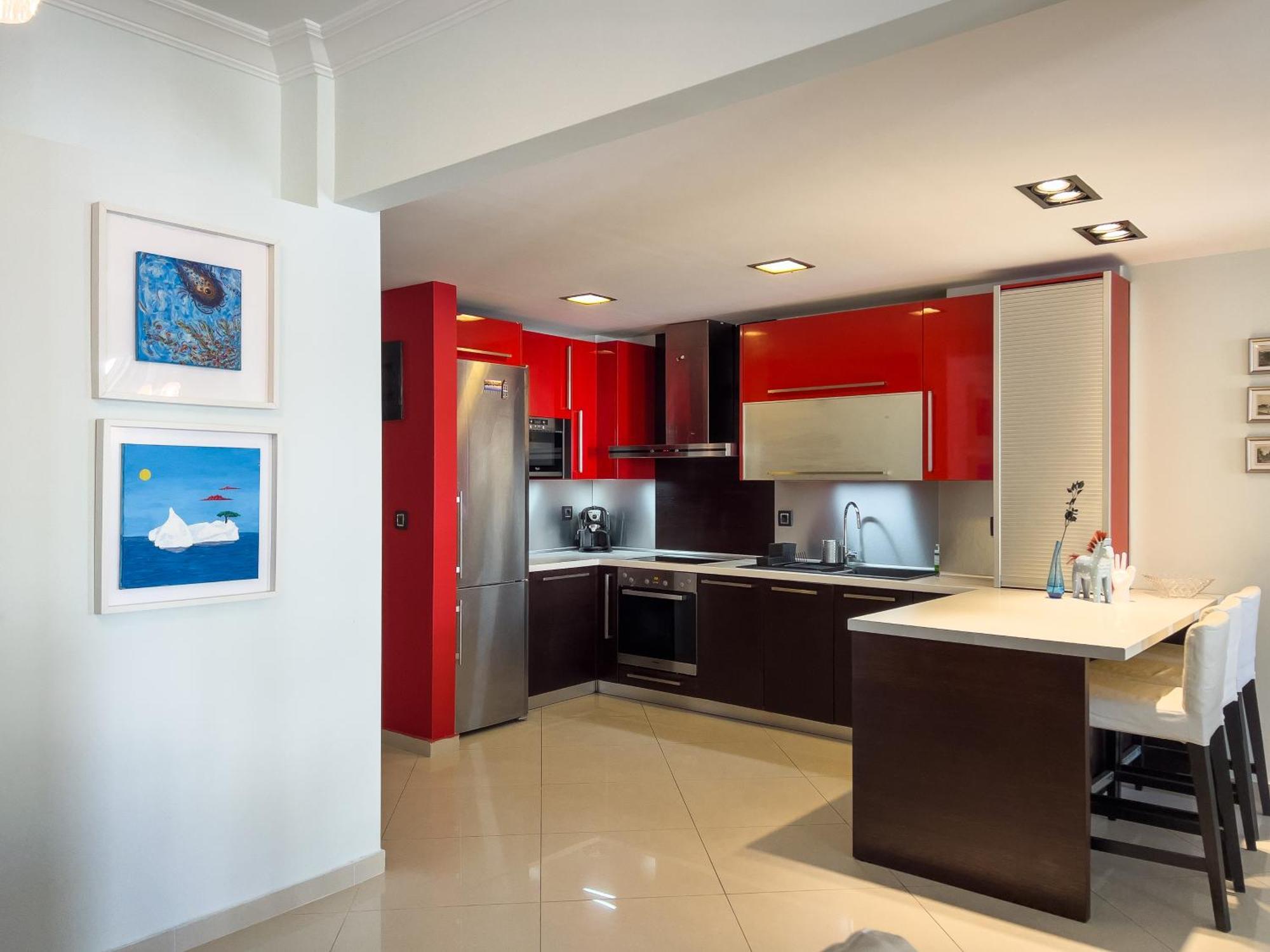 Homevision - Red - Prime Location Apartment