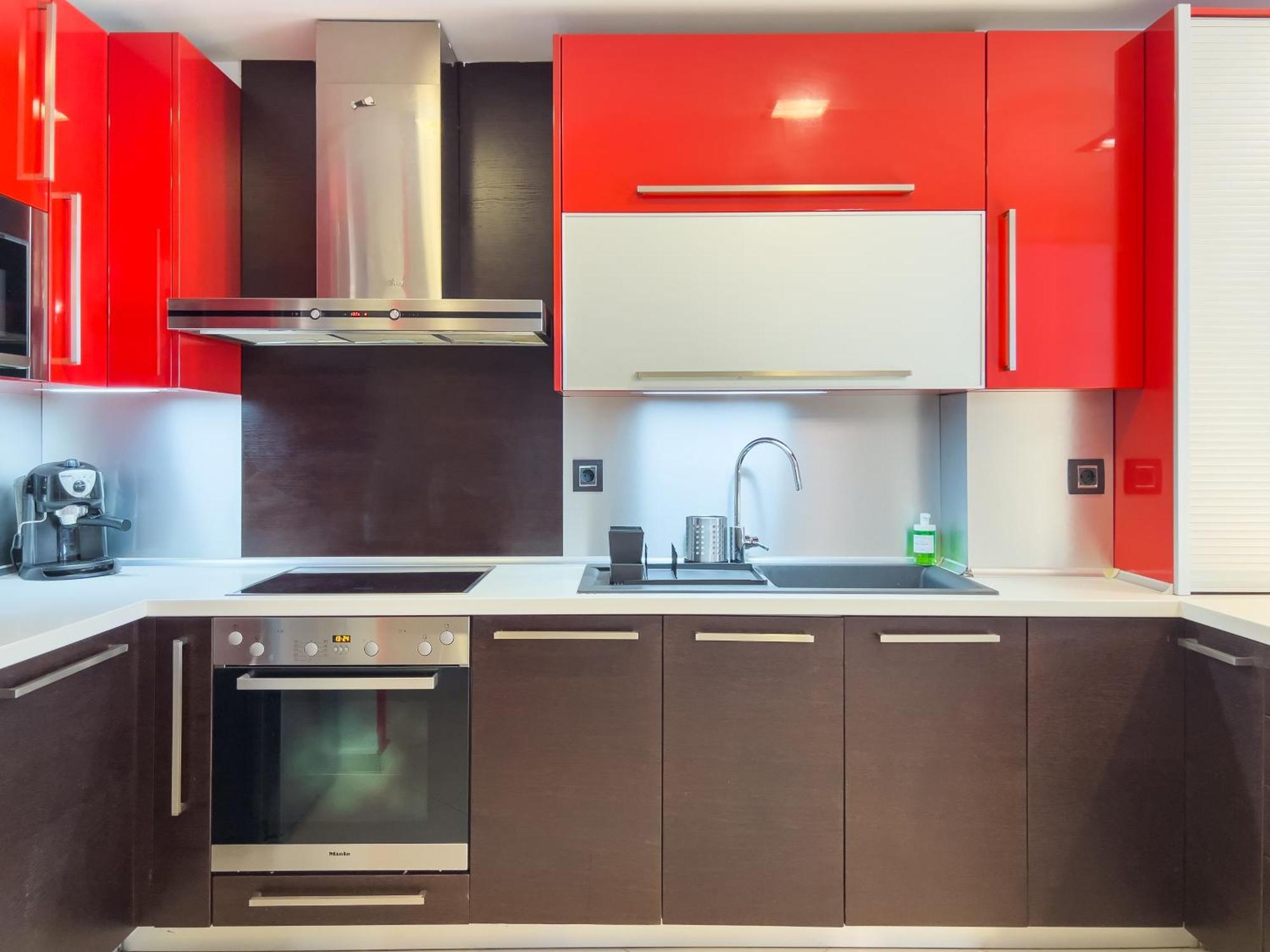 Homevision - Red - Prime Location Apartment *
