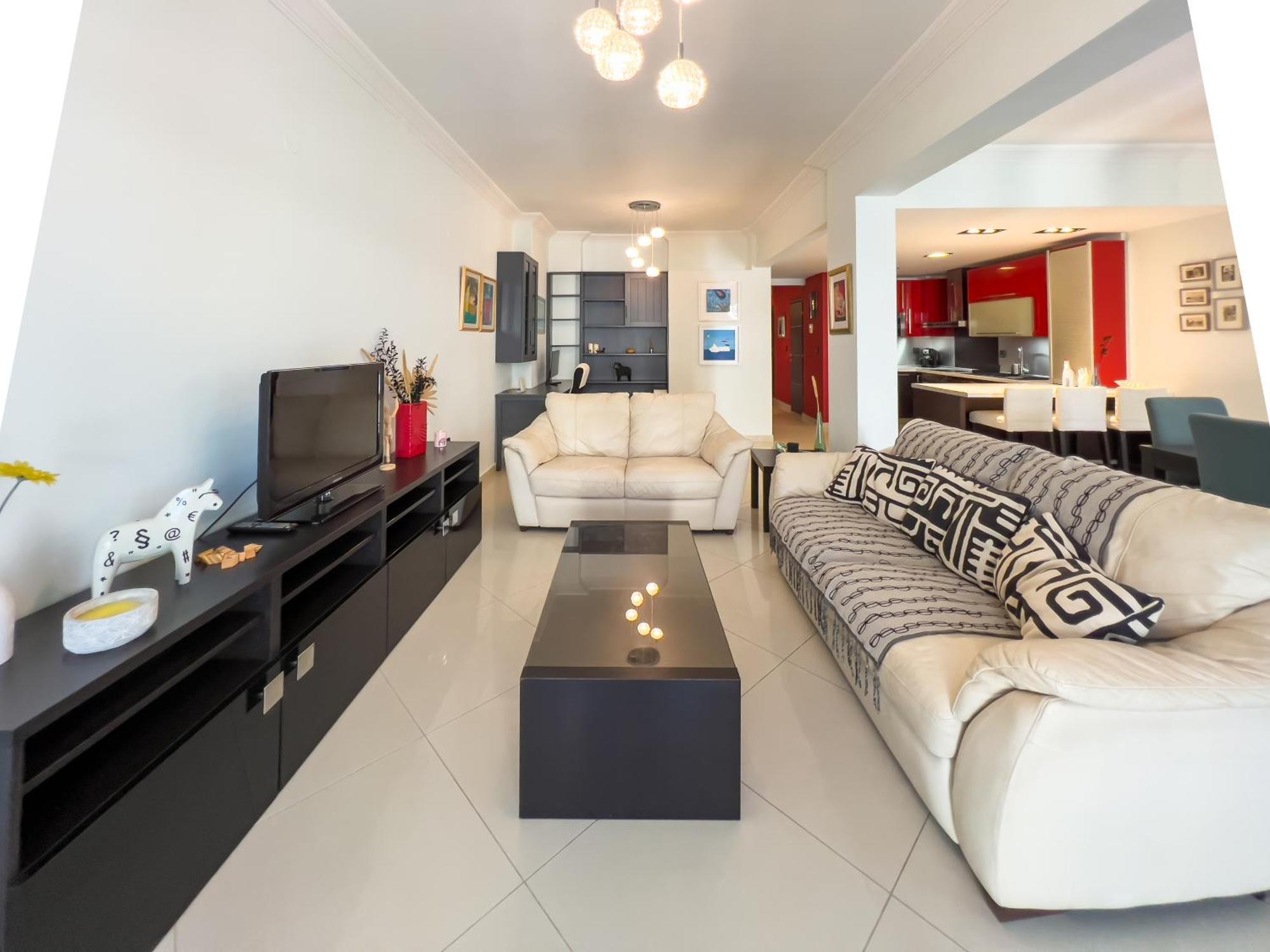 Homevision - Red - Prime Location Apartment