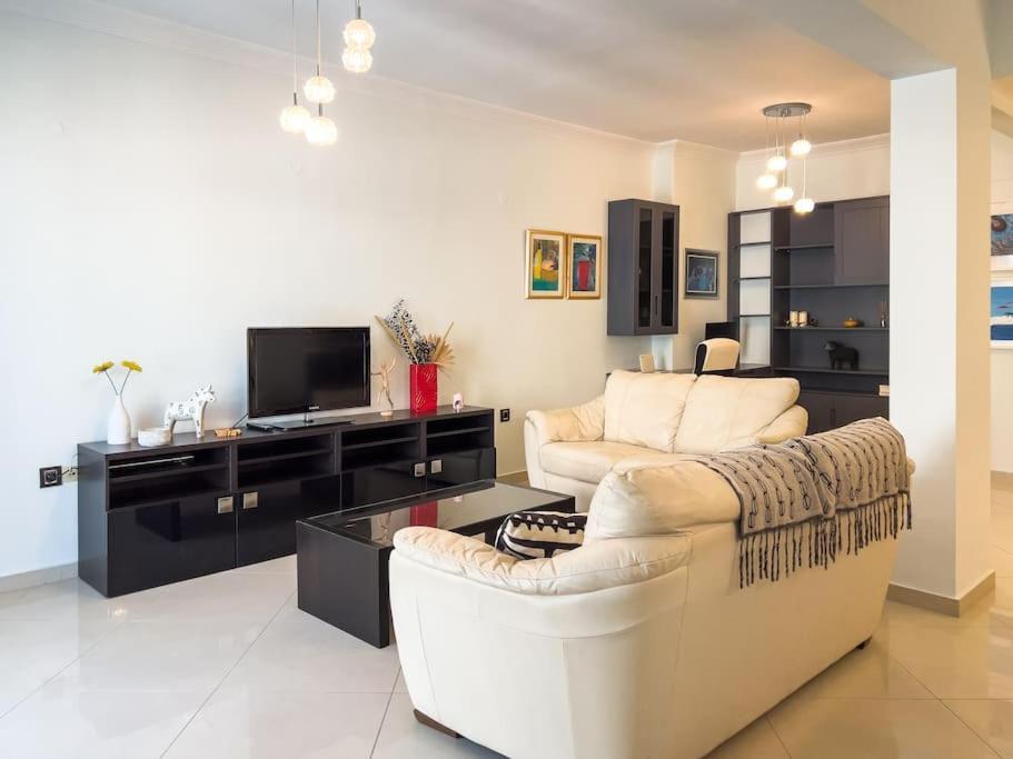 Homevision - Red - Prime Location * Thessaloniki